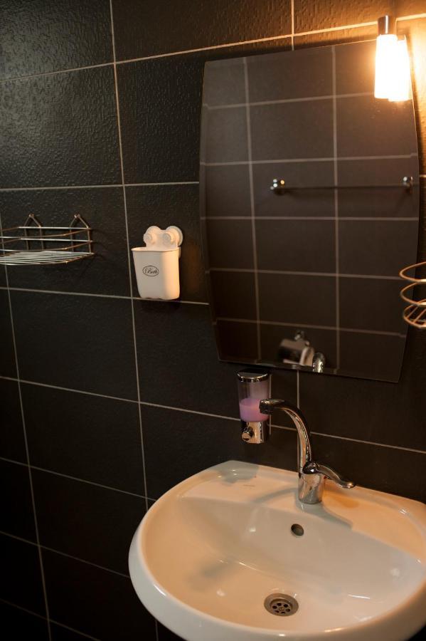 Alfa Guest Rooms With Parking Varna Exterior foto