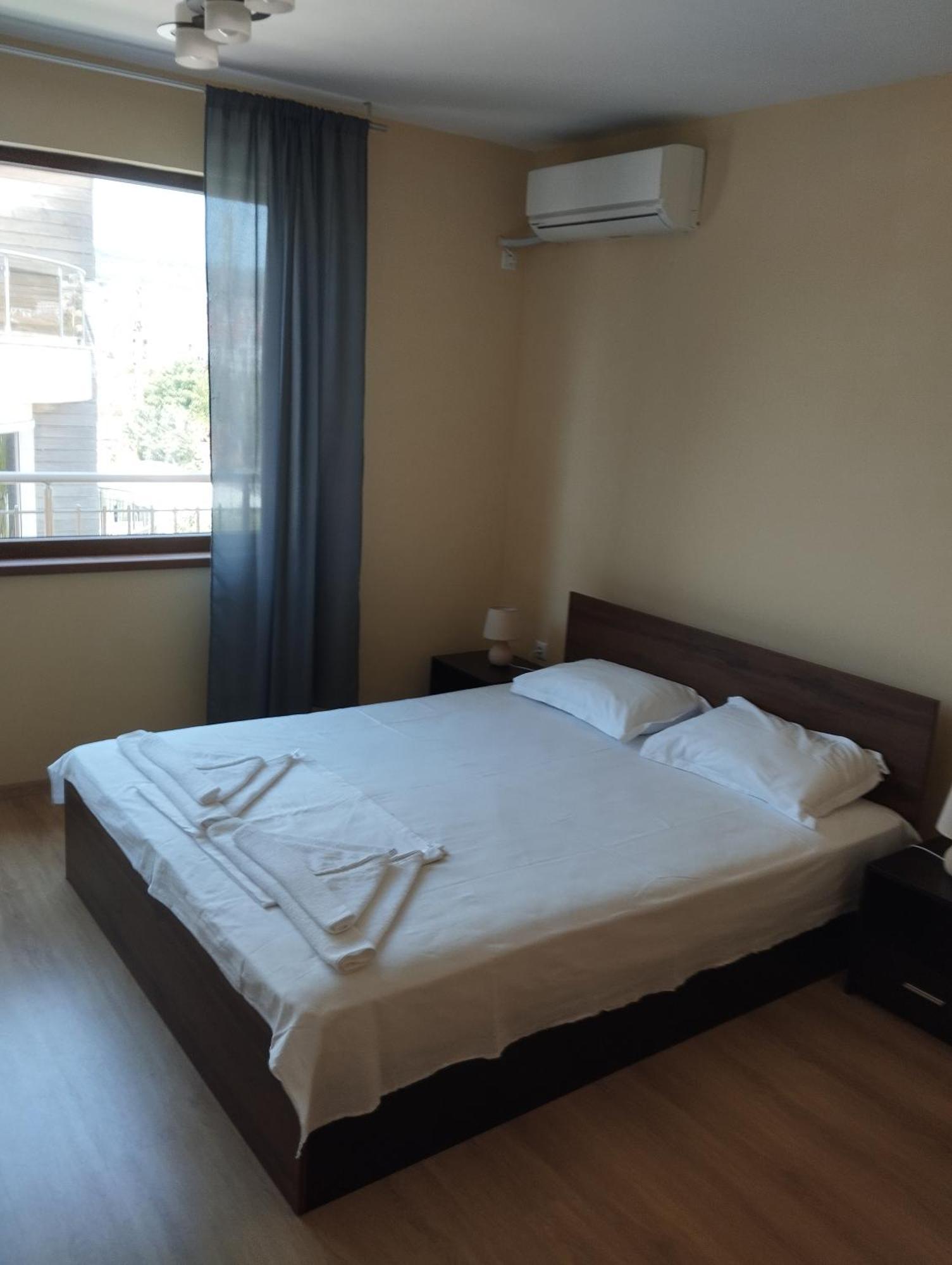 Alfa Guest Rooms With Parking Varna Exterior foto