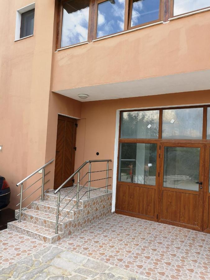 Alfa Guest Rooms With Parking Varna Exterior foto