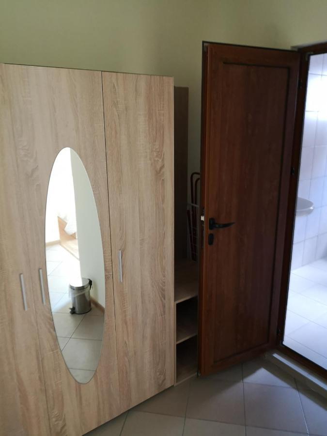 Alfa Guest Rooms With Parking Varna Exterior foto